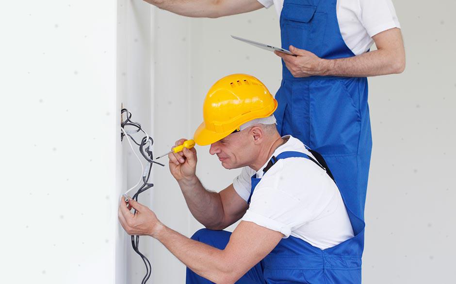 je recherche un électricien Issou