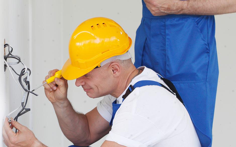activité électricien Issou